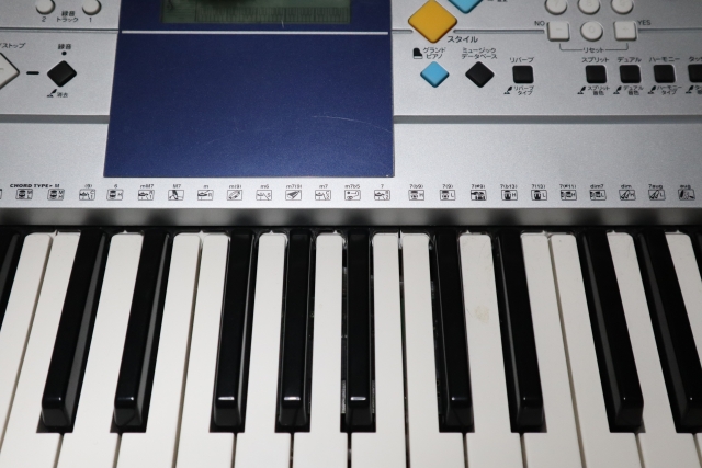 楽器の選び方｜ピアノ初心者は電子ピアノやキーボードでも充分！